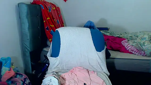 AmaraRoberts420 online show from December 2025 02:06:02 AM