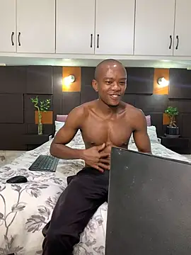 iCrushYenu online show from February 2025 01:00:01 AM