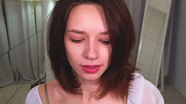 VivianLy  online show from December 2024 11:28:02 AM