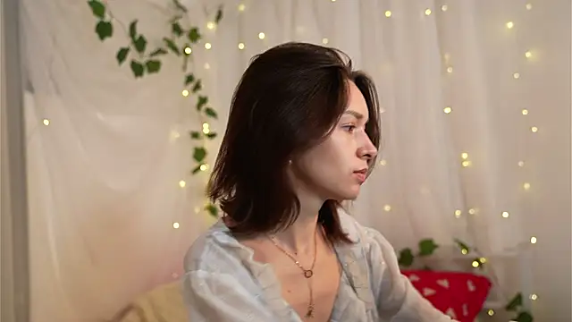 VivianLy  online show from January 2025 07:48:01 AM