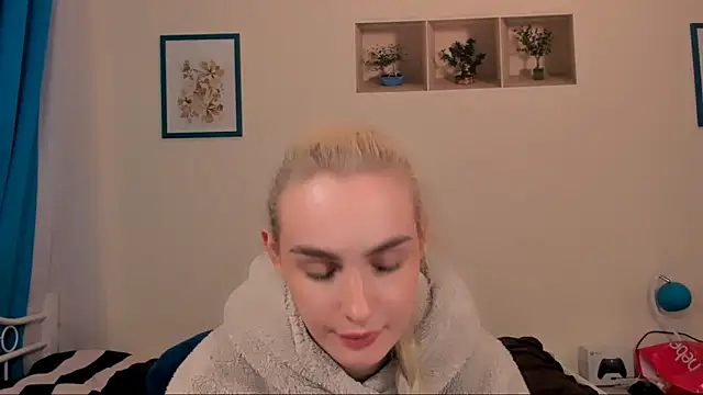 Snapshot of OliviaKisss chatting on April 2026 05:34:01 PM OliviaKisss online show from April 2026 05:34:01 PM