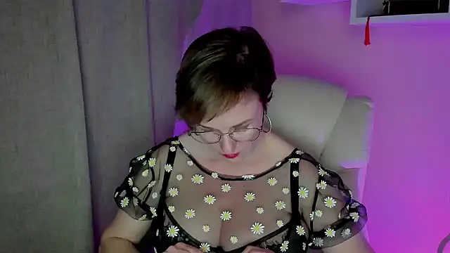 Snapshot of feliziaDesire chatting on June 2026 07:05:01 PM feliziaDesire online show from June 2026 07:05:01 PM