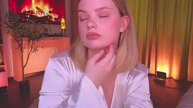 Snapshot of Hottie_Jane chatting on July 2026 01:30:02 PM Hottie Jane online show from July 2026 01:30:02 PM