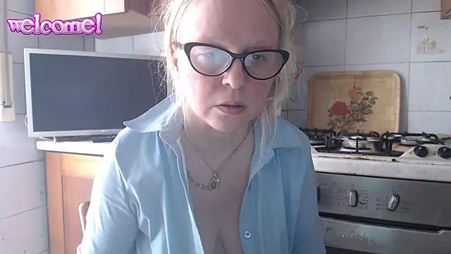 Snapshot of martachatte chatting on April 2026 10:10:01 AM martachatte online show from April 2026 10:10:01 AM