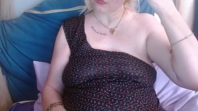 Snapshot of martachatte chatting on May 2026 08:30:01 AM martachatte online show from May 2026 08:30:01 AM