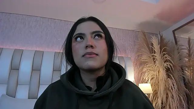 Snapshot of Rebeca_jones chatting on April 2026 12:21:02 PM Rebeca jones online show from April 2026 12:21:02 PM