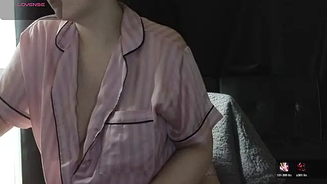 Mia G0ld online show from April 2026 12:54:01 PM