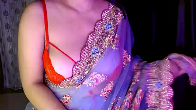 janifer001 online show from November 2025 09:25:02 PM