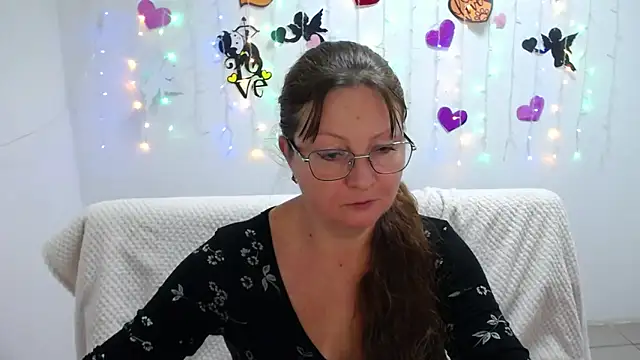 Snapshot of VanessaHotts chatting on March 2025 12:34:01 PM VanessaHotts online show from March 2025 12:34:01 PM