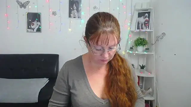 Snapshot of VanessaHotts chatting on September 2025 05:00:02 AM VanessaHotts online show from September 2025 05:00:02 AM