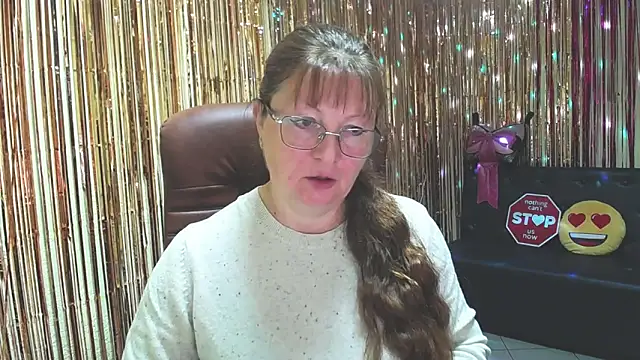 Snapshot of VanessaHotts chatting on October 2025 05:27:01 AM VanessaHotts online show from October 2025 05:27:01 AM
