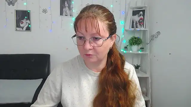 Snapshot of VanessaHotts chatting on October 2025 05:17:02 AM VanessaHotts online show from October 2025 05:17:02 AM