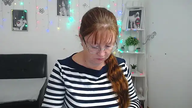 Snapshot of VanessaHotts chatting on October 2025 05:07:02 AM VanessaHotts online show from October 2025 05:07:02 AM