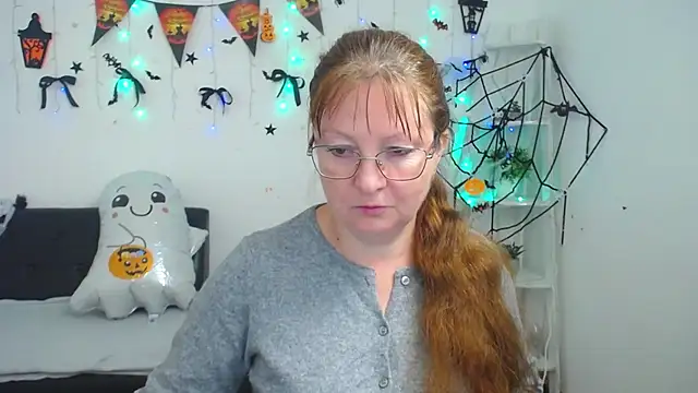 Snapshot of VanessaHotts chatting on October 2025 05:43:02 AM VanessaHotts online show from October 2025 05:43:02 AM
