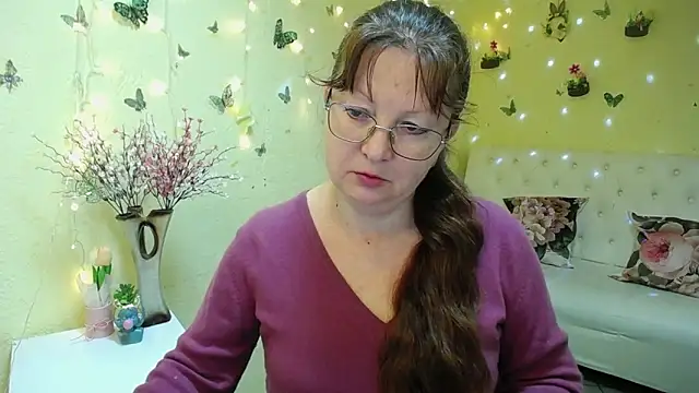Snapshot of VanessaHotts chatting on April 2026 05:11:01 AM VanessaHotts online show from April 2026 05:11:01 AM