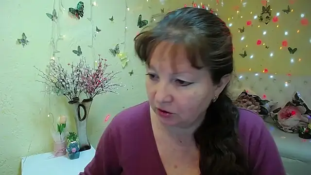 Snapshot of VanessaHotts chatting on April 2026 05:10:01 AM VanessaHotts online show from April 2026 05:10:01 AM