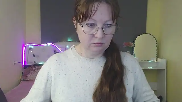 Snapshot of VanessaHotts chatting on April 2026 05:32:01 AM VanessaHotts online show from April 2026 05:32:01 AM