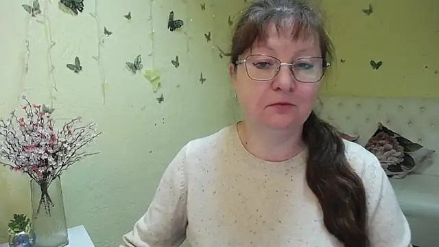 Snapshot of VanessaHotts chatting on May 2026 05:03:02 AM VanessaHotts online show from May 2026 05:03:02 AM