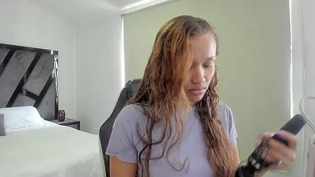 Snapshot of AnnieAndStefan chatting on June 2026 02:39:01 PM AnnieAndStefan online show from June 2026 02:39:01 PM