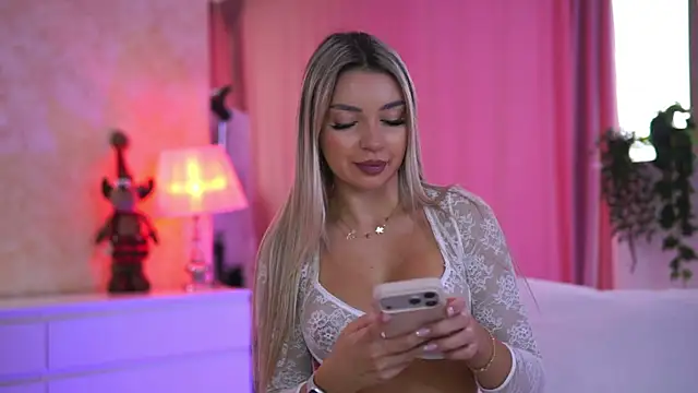 ArtTeasee online show from December 2025 09:24:01 AM