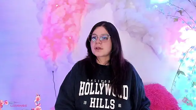 Snapshot of Mey_moon chatting on February 2025 05:28:02 AM Mey moon online show from February 2025 05:28:02 AM