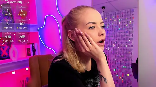 StephanieSweety online show from April 2026 07:05:02 PM