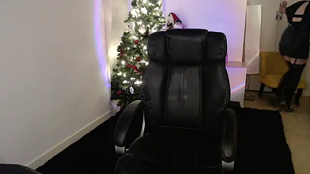 Crystal-dreamt online show from November 2025 09:52:01 AM