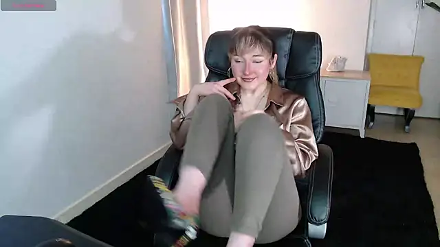 Crystal-dreamt online show from March 2026 03:26:02 PM