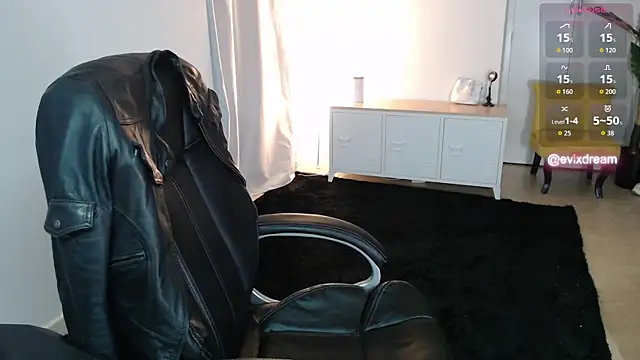 Crystal-dreamt online show from April 2026 10:00:01 AM