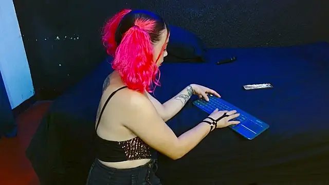 ASTRIDBULM online show from November 2025 03:45:01 PM