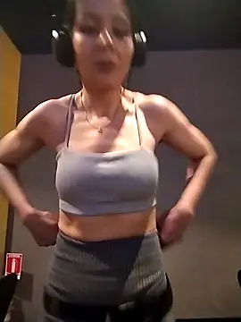 LissaThompsom online show from December 2025 12:01:02 PM