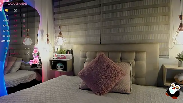 cristal  hot 1 online show from February 2026 04:55:02 AM