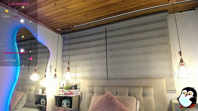 cristal  hot 1 online show from February 2026 05:04:01 AM