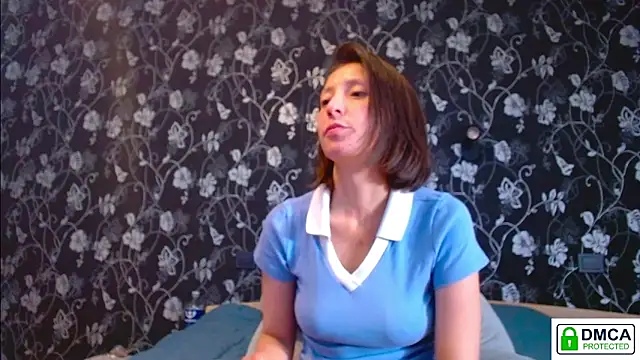 Snapshot of Sophi_Cute chatting on June 2026 06:00:01 AM Sophi Cute online show from June 2026 06:00:01 AM
