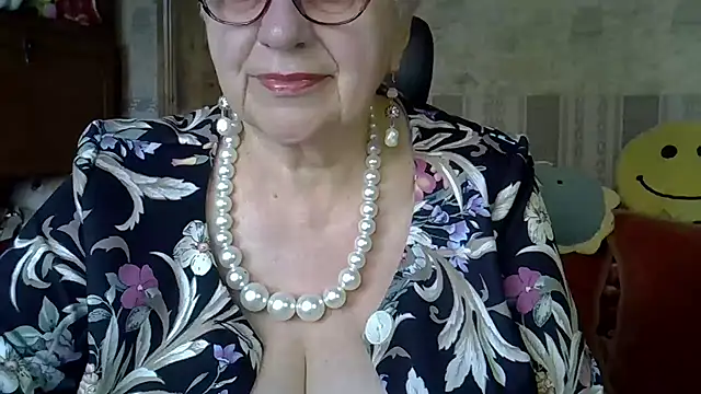 Snapshot of SweetCherry27 chatting on April 2026 04:28:01 AM SweetCherry27 online show from April 2026 04:28:01 AM