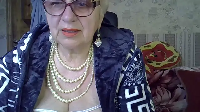 Snapshot of SweetCherry27 chatting on May 2026 03:42:02 PM SweetCherry27 online show from May 2026 03:42:02 PM