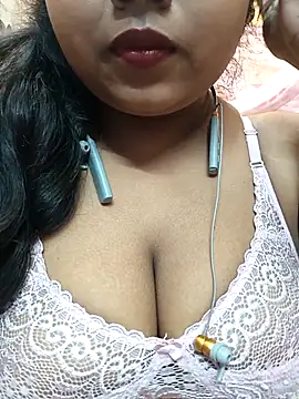 Snapshot of Sophiaboudi chatting on February 2025 05:46:02 PM Sophiaboudi online show from February 2025 05:46:02 PM