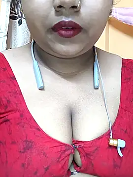 Snapshot of Sophiaboudi chatting on February 2025 05:50:02 PM Sophiaboudi online show from February 2025 05:50:02 PM