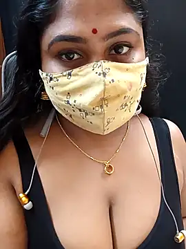 Snapshot of Sophiaboudi chatting on October 2025 05:43:01 PM Sophiaboudi online show from October 2025 05:43:01 PM