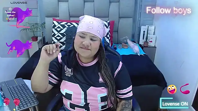 evelin zaens online show from December 2025 05:25:01 AM