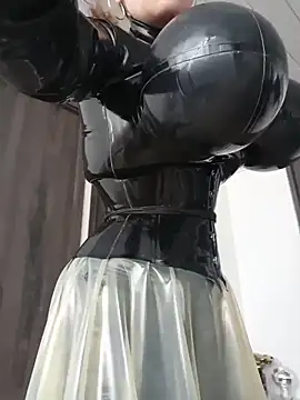 Snapshot of LatexDevil_Blondie chatting on June 2026 01:32:02 PM LatexDevil Blondie online show from June 2026 01:32:02 PM
