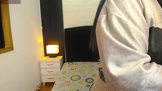 alicia moom online show from March 2025 07:17:01 PM