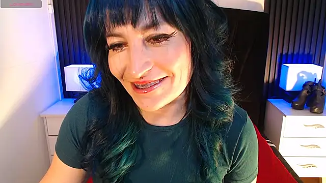 alicia moom online show from July 2026 07:38:02 PM