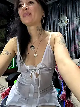 KikiXRed online show from December 2024 02:26:02 PM