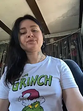 Snapshot of KikiXRed chatting on June 2026 10:17:02 AM KikiXRed online show from June 2026 10:17:02 AM
