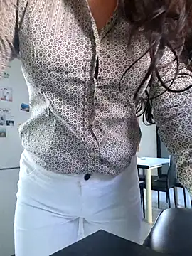 Snapshot of luxxe25 chatting on November 2025 08:37:01 AM luxxe25 online show from November 2025 08:37:01 AM