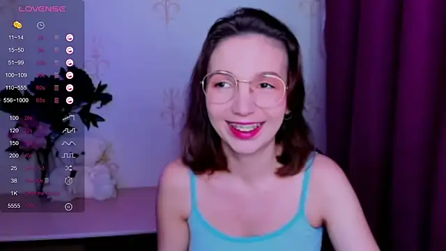 Snapshot of KindHazelHere_ chatting on June 2026 04:21:01 AM KindHazelHere online show from June 2026 04:21:01 AM