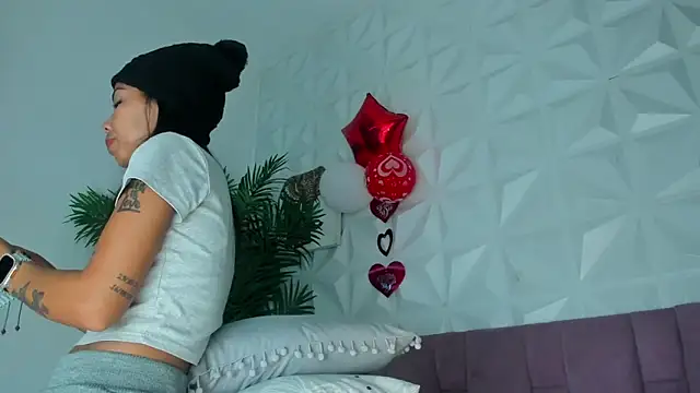 Hellen Sky online show from February 2026 07:09:01 PM