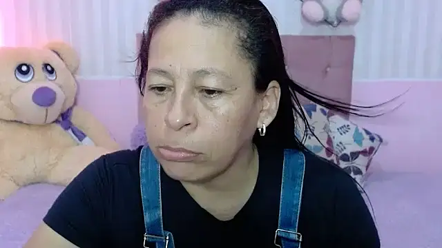 mature martina online show from November 2025 05:56:01 PM