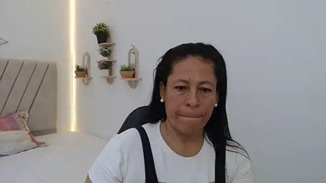 Snapshot of mature_martina chatting on April 2026 08:07:01 PM mature martina online show from April 2026 08:07:01 PM